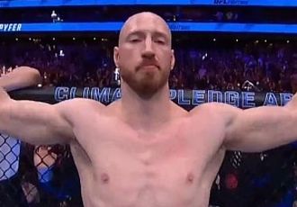 Адесанью жёстко забили в мейнивенте UFC Сиэтл