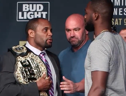 фото - Даниэль Кормье хочет третий бой с Джоном Джонсом