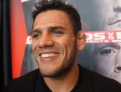 фото - UFC: Рафаэль дос Аньос и Тарек Саффьедин сразятся в Сингапуре