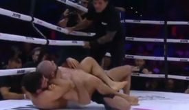 Царукян задушил Мокаева: видео