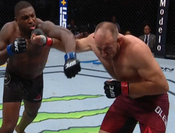 фото - UFC напомнил, как Уолт Харрис уничтожил Алексея Олейника — видео