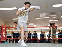 фото - Ветеран Яманака рубится на тренировке, готов рвать Нери в реванше — фото