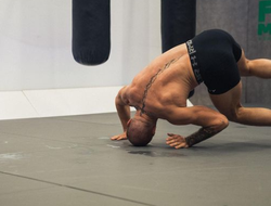 фото - Поветкин с сыном, зрелищная защита Канело, приключения Паркера в Новой Зеландии — соцсети 