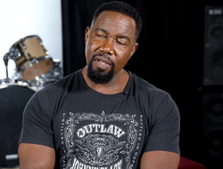 фото - Герой культовых боевиков знал, что Кроуфорд надерёт зад Спенсу. У него был инсайд