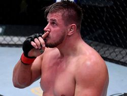 фото - Александр Романов потерпел первое поражение в UFC