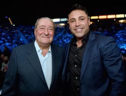 фото - Мечтать — вредно! Оскар Де Ла Хойя и Боб Арум едва не разругались из-за Канело