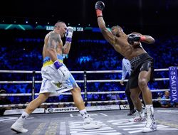 фото - Усик вновь сводил в школу Джошуа — британский эксперт