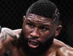 фото - UFC 266. Кёртис Блейдс уныло победил Жаирзиньо Розенструйка