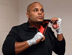 фото - UFC: Даниэль Кормье проведёт бой с Волканом Оздемиром