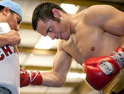 фото - Хулио Сесар Чавес-младший и Брайан Вера подерутся еще нескоро