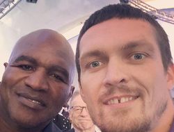 фото - «Нутром чую». Финальный прогноз Холифилда на бой Усик – Джошуа 2