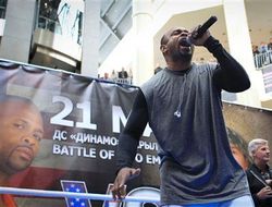 фото - Рой Джонс досрочно победил Кортни Фрая