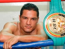 фото - Виктор Террасас не собирается уступать титул Лео Санта Крусу