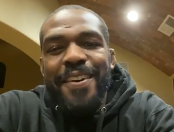 фото - Коронавирус. Джон Джонс призвал сидеть по домам и не вешать голову