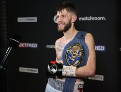 фото - Каннингхэм и Джонсон отстояли титулы. Решения спорные: видео