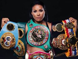 фото - Форма Лидделла, нападение на Сондерса, Брэкхус позирует с титулами — соцсети