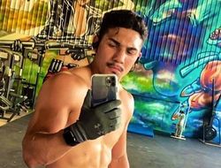 фото - «Чмокну тебя в лоб. ПНХ» Теофимо Лопес передал новый привет Ломаченко