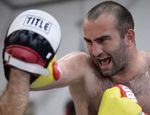 Гассиев дебютирует в супертяжах на Хэллоуин. У соперника прошлая победа – крутая