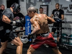 фото - Чжилеи спарринговал с Перейрой и оценил шансы «Поатана» в тяжёлом весе