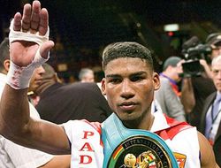 фото - Юриоркис Гамбоа будет тренироваться у Мэйуэзера-старшего?