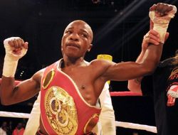 фото - Мталане удосрочил Яэгаши в яркой драке, защитил чемпионский титул