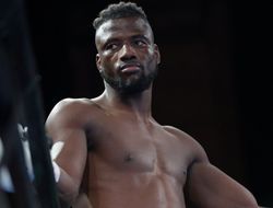 фото - Эфе Аджагба досрочно остановил Михаэля Валлиша