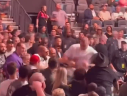 фото - Скандальная драка Стриклэнда и Дю Плесси. У экс-чемпиона есть мнение на этот счёт