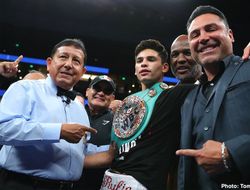 фото - Когда и где состоится бой Гарсиа-Линарес? Рассказывает Оскар Де Ла Хойя