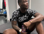 Троих бойцов уволили из UFC. Один из них дрался за титул