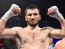 фото - Бетербиев объединит титулы со Смитом, есть дата — СМИ