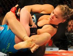 фото - (ММА) Тренер: «Ронда Раузи может бить бойцов-мужчин, она – садистка!»