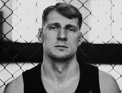 фото - Спарринг Емельяненко и Волкова на асфальте: #10yearschallege от «Драго» — видео