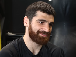 фото - «Мне душу рвало». Чухаджян о поражении и реванше с Эннисом