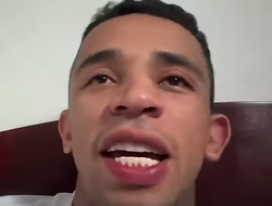 фото - Проспект UFC много курит и рассказал, почему не бросит