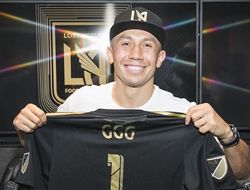 фото - Вести из соцсетей: Головкин предлагает футбольные услуги, Бивол попал на обложку, Херн изловил карпа