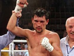 фото - Виктор Плотников возвращается в Украину с победой над Васселлом