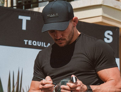 фото - Махачев ответил на вызов Чендлера