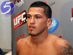 фото - Энтони Петтис травмирован, боя с Томпсоном в этом году не будет