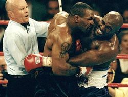 фото - Эвандер Холифилд дал добро на третий бой с Майком Тайсоном