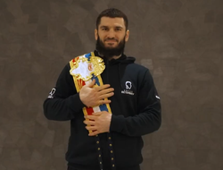 фото - Бетербиев обещает доказать, что заслуживает титула от The Ring: видео