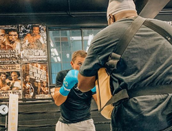 фото - Усик со спарринг-партнёрами, Бриггс провоцирует Кличко, Головкин в ринге с Бэнксом — соцсети 