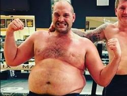 фото - Красюк советует Фьюри следить за собой на Рождество