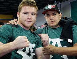 фото - У Канело Альвареса готовы к боям с Эрролом Спенсом и Джермаллом Чарло