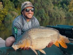 фото - Как Ломаченко могучих карпов тягал: впечатляющее видео рыбалки