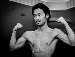 фото - Яманака в девятый раз отстоял титул, спорно пройдя Морено