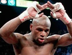 фото - Тренер Сауля Альвареса: «Мэйуэзер изменил своему слову»