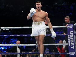 фото - Шоу Мейвезера: Фьюри нашли соперника, но решили перестраховаться