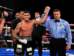 фото - Арнольд Барбоса-младший за 3 раунда уничтожил матёрого Майка Альварадо