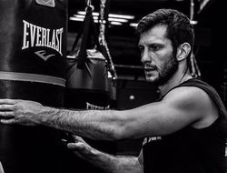 фото - Михалкин снова сильнее Энгумбу, Соро и Гуламирян побеждают досрочно