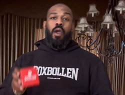 фото - Чемпиона UFC Джона Джонса прооперировали. «Я убил двух зайцев — заявил он»